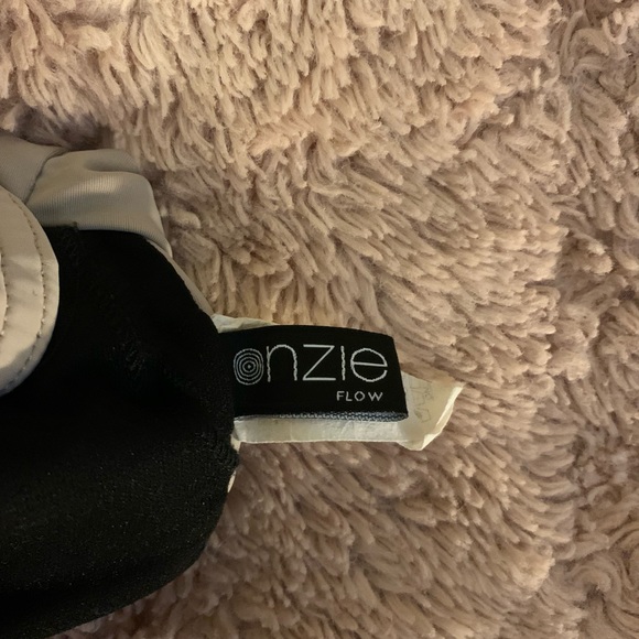 ONZIE Women’s Sports Bra in Cream - Picture 3 of 4